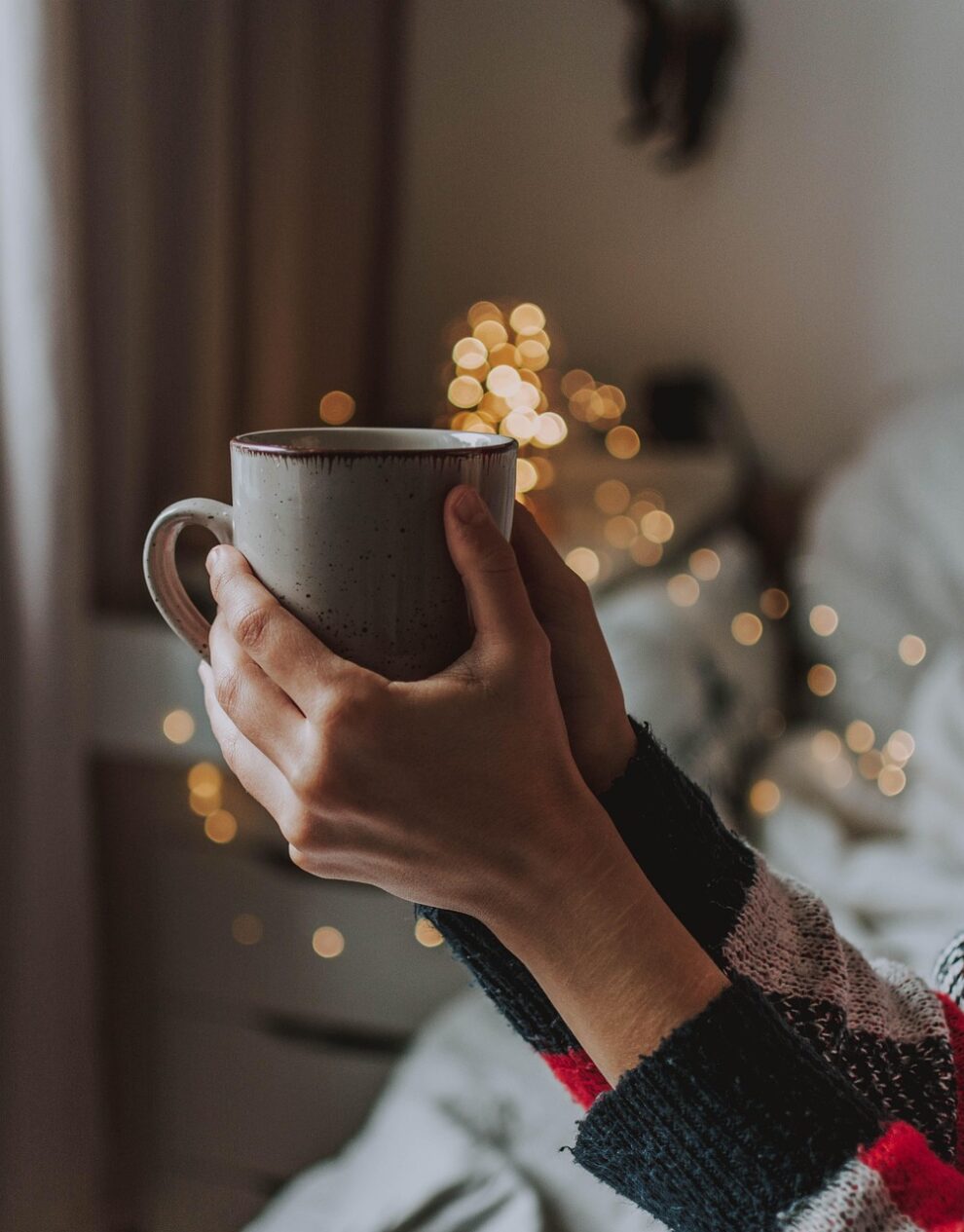 coffee, coffee cup, tee, cup, keep, hand, arm, sweater, cozy, winter, cold, home, comfort